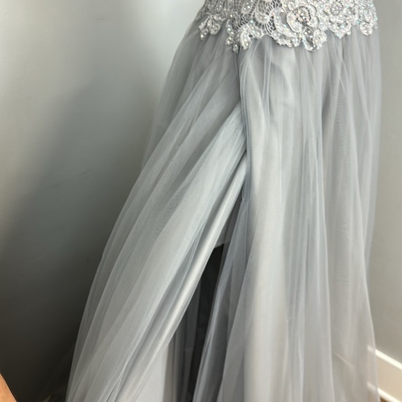 La Femme Tulle A Line Gown with Lace Rhinestone Bodice Prom Gown Sz 6 - Picture 10 of 16